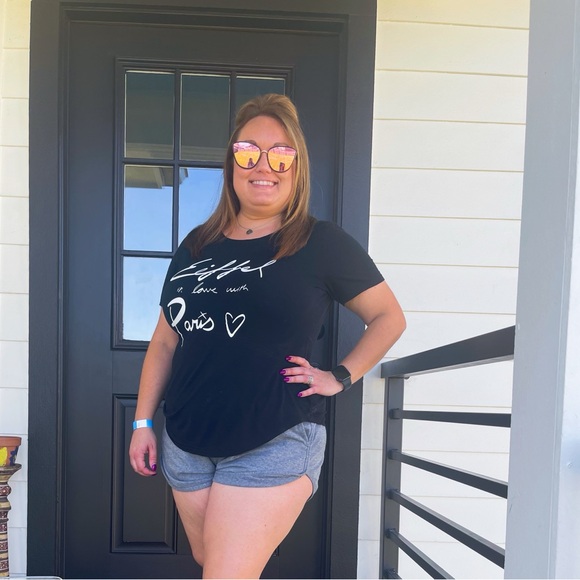 Meet your Posher, Alyssa - Picture 7 of 7